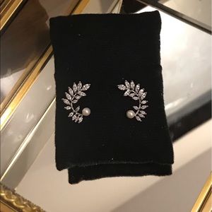 Zirconia earrings (NWOT)
